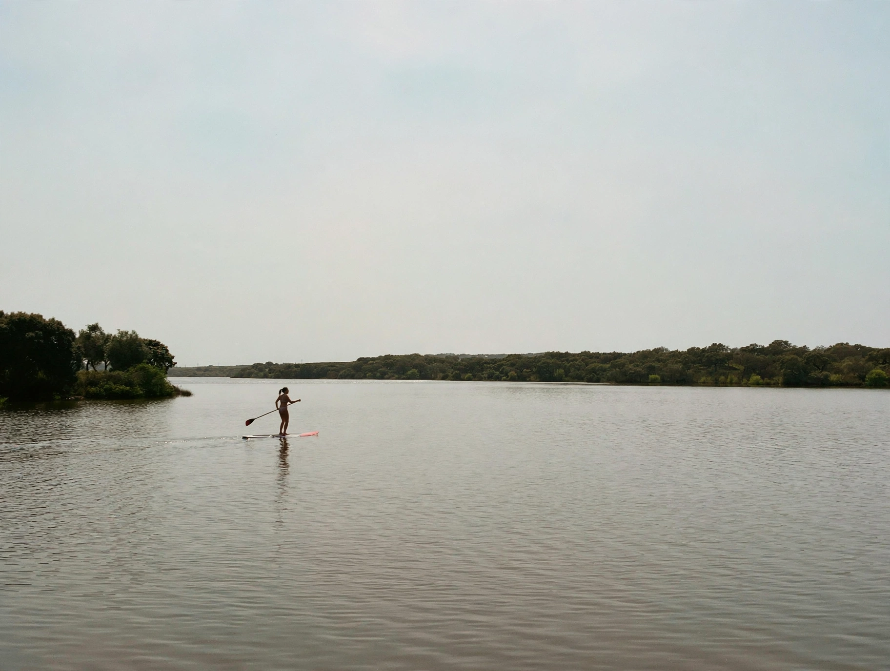 Stand-up paddle na albufeira, junto à casa MonteZinho